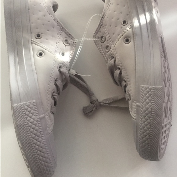 Converse size 7 ! - Picture 3 of 3